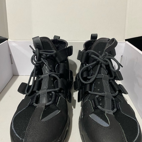 Nike Air Edge 270 in Triple Black - Picture 6 of 7